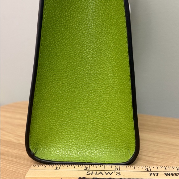 Marc Jacobs Green Pebbled Leather Tote Bag NWT
Easter Bag - Picture 9 of 15